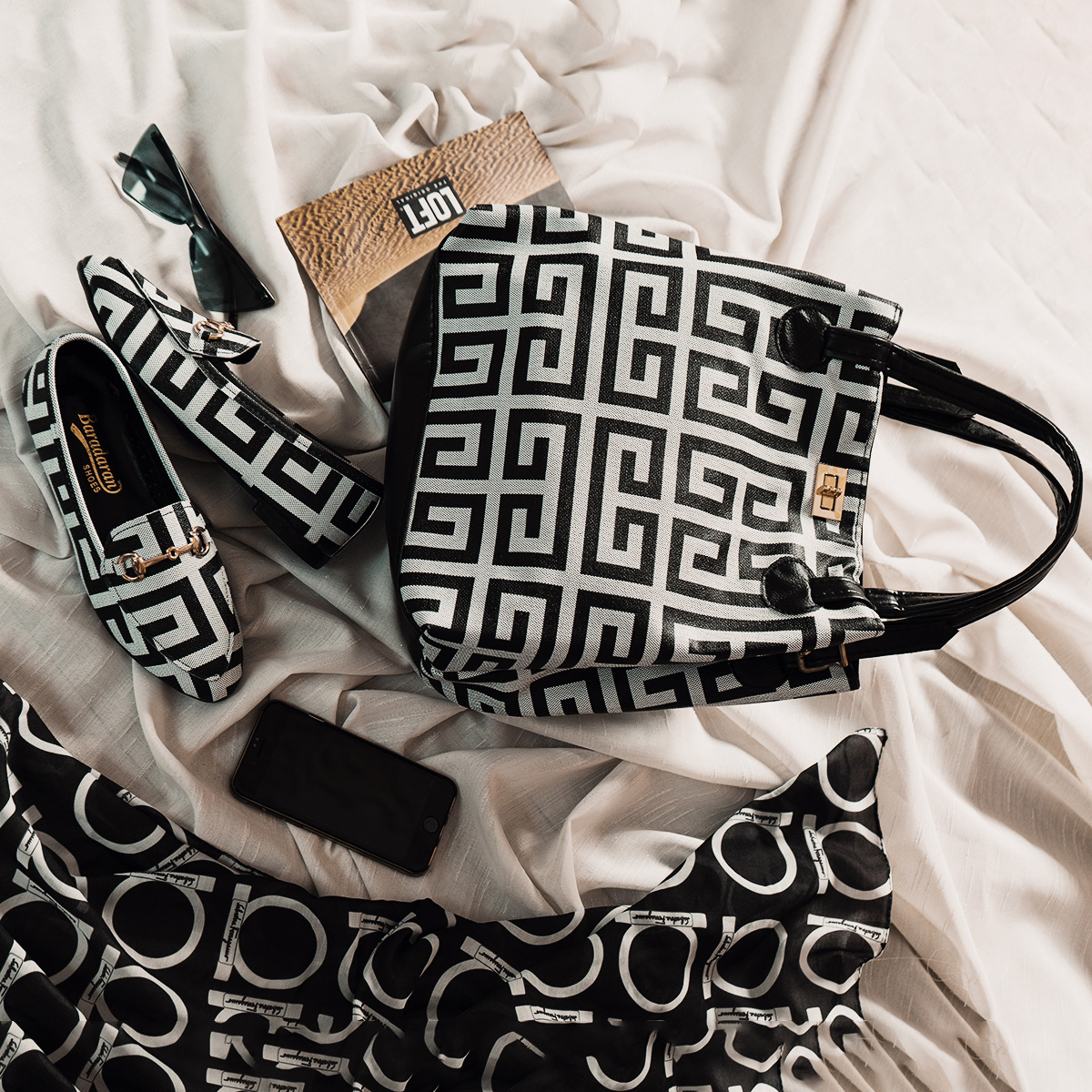 ست كيف و كفش مشكي سفيدطرح دار مدلDavina