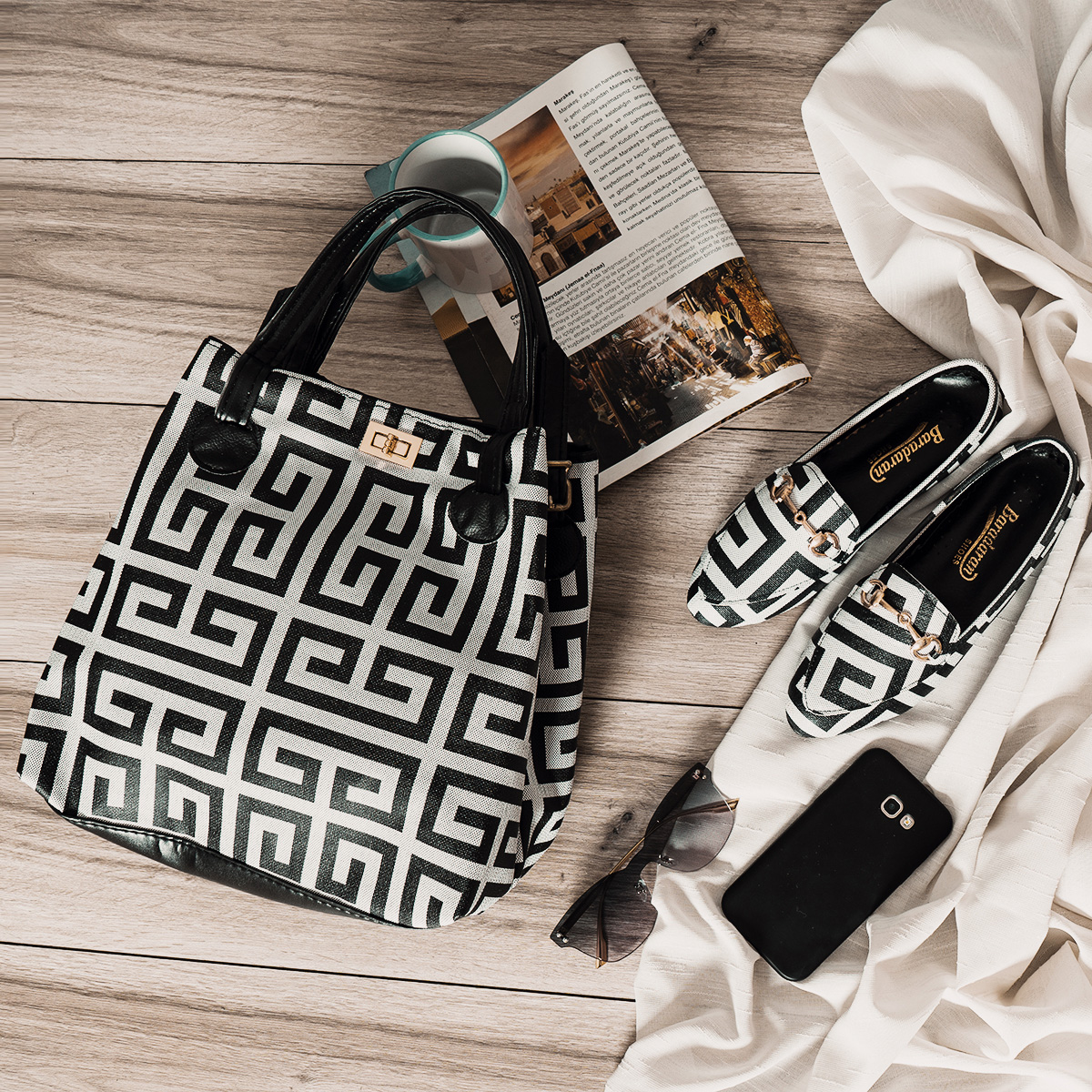 ست كيف و كفش مشكي سفيدطرح دار مدلDavina