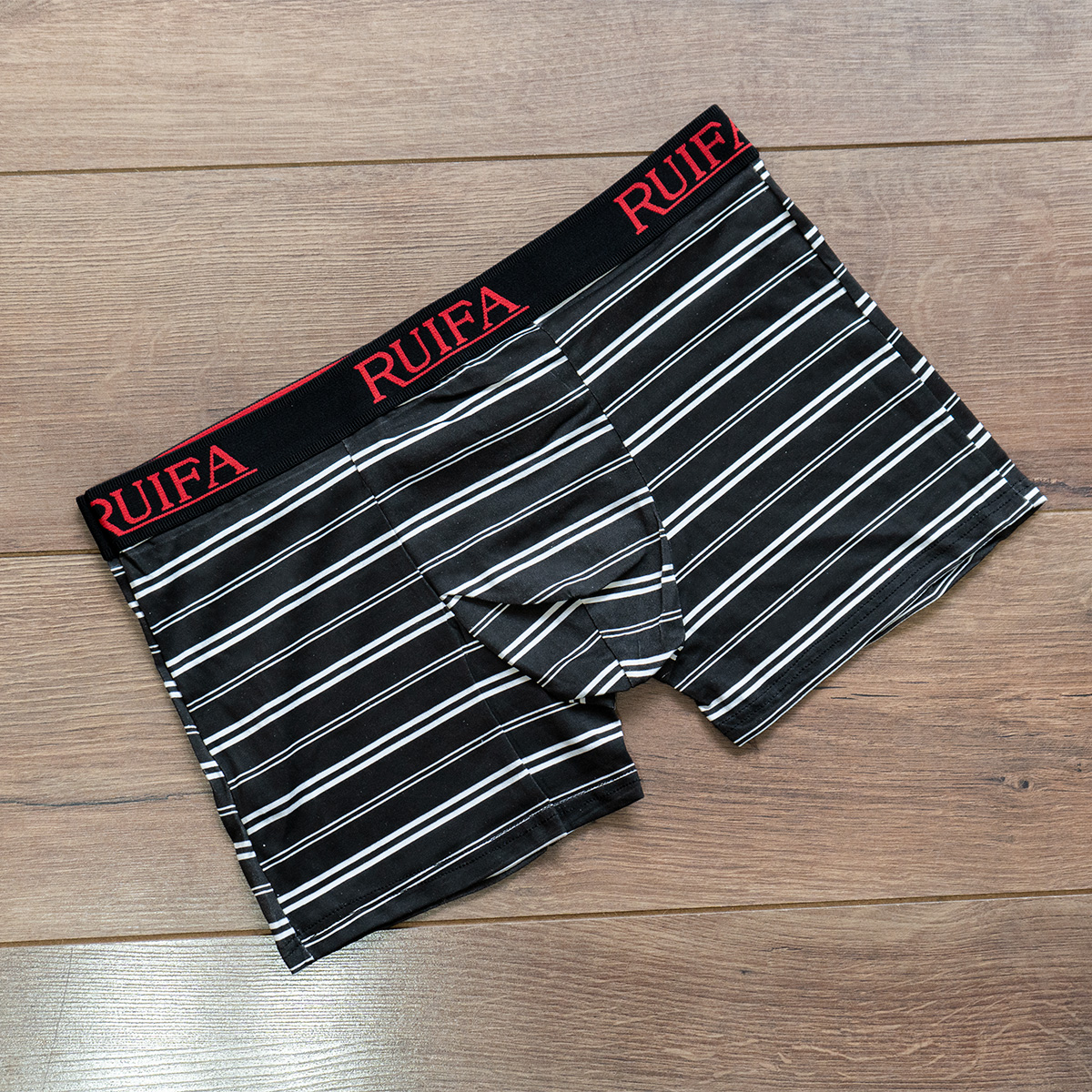 شورت نیم پا مشکی راه راه