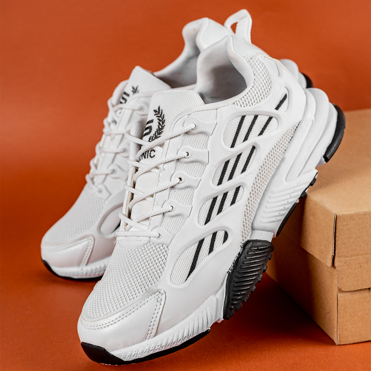 کفش ورزشی مردانه سفید مدل Karvand