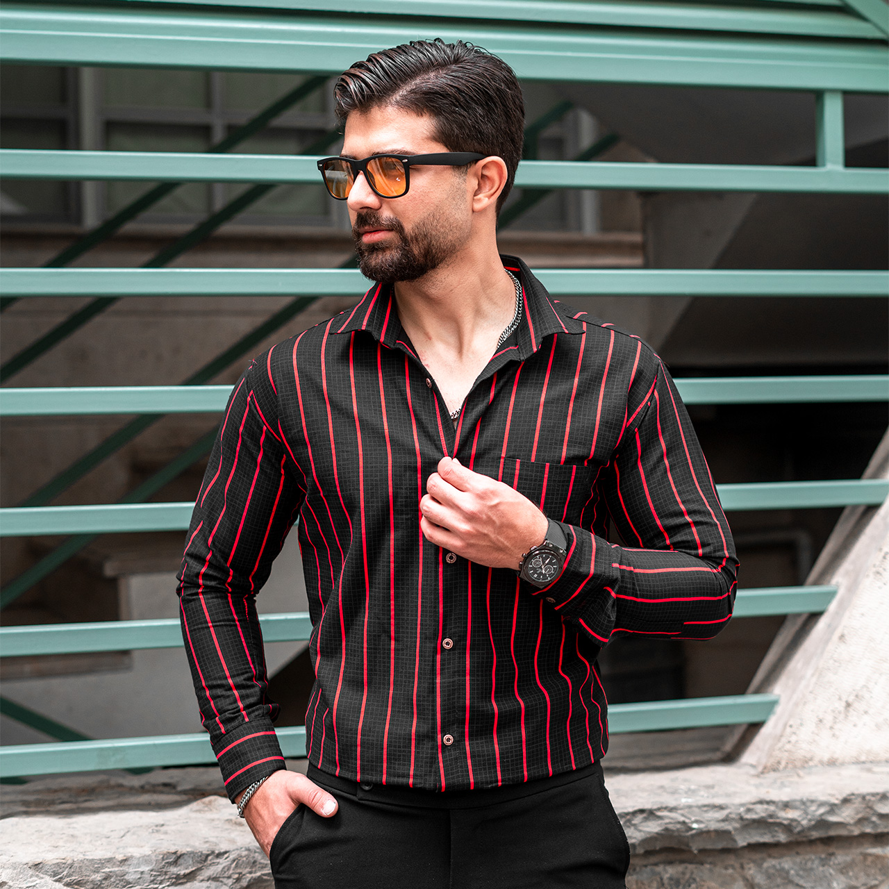 پیراهن مردانه(T) مشکی راه راه قرمز مدل Melvis