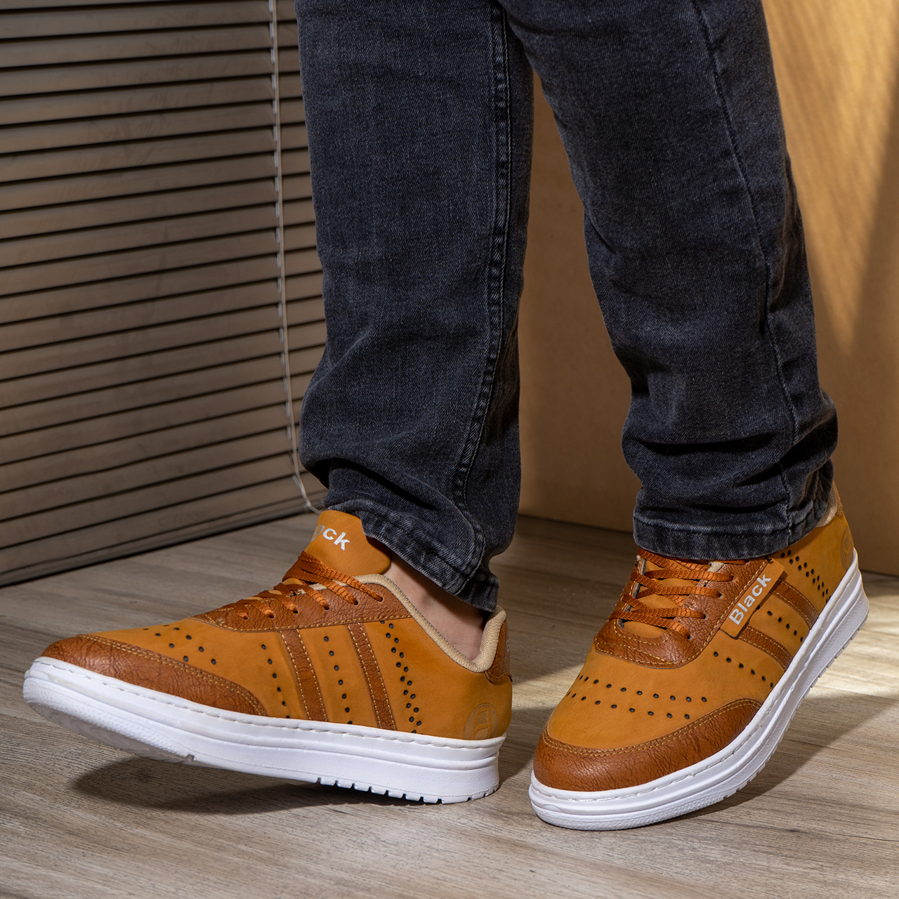 کفش تخت مردانه عسلی زیره سفید مدل Black