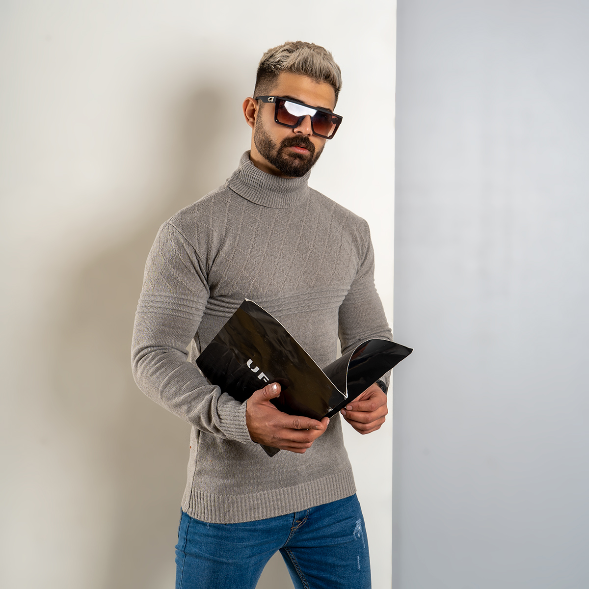 پلیور مردانه کرم طرح لوزی یقه اسکی مدل Havash