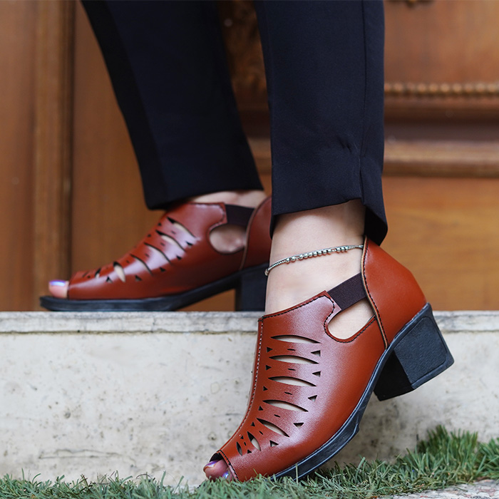 صندل زنانه عسلی مدل HELENA