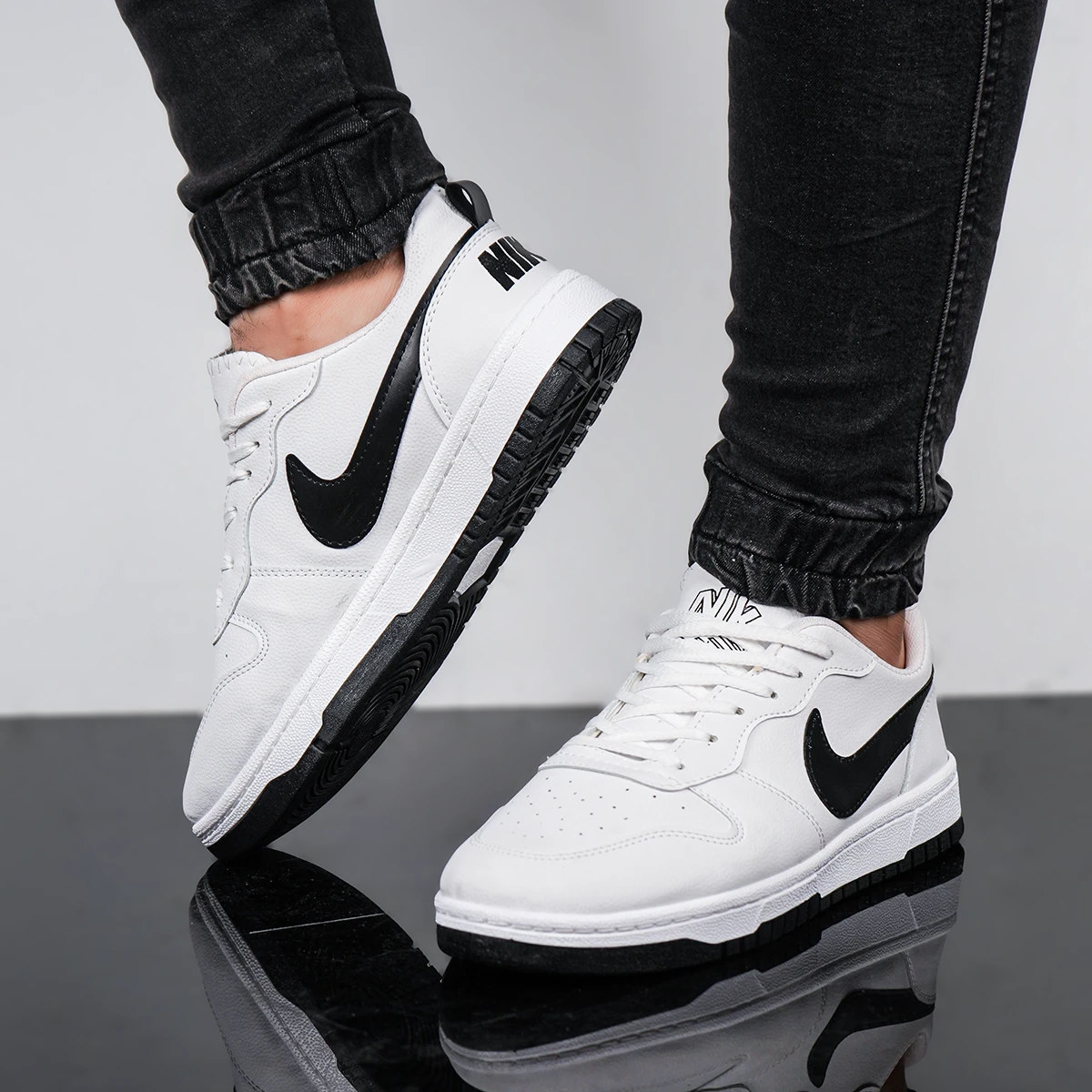 کفش اسپرت سفید مشکی مردانه Nike مدل SB Dunk