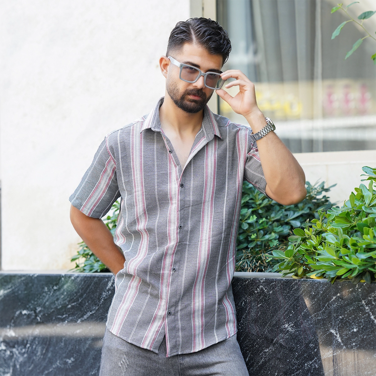 پیراهن راه راه طوسی قرمزطرح کنفی مردانه مدل Dara